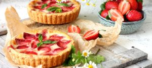 Cherry Cheese Cake With Strawberries
